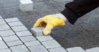Укладка тротуарной плитки 50 на 50 в Малоярославце в октябре