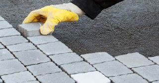 Укладка брусчатки в Малоярославце - цена от 827 руб. за м2 | ТротуарнаяПлитка