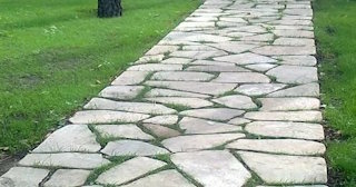 Профессиональная укладка камня на дорожки в Малоярославце в октябре