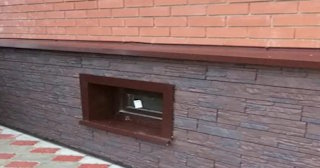 Облицовка цоколя панелями под камень в Малоярославце в октябре