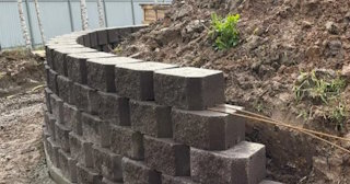 Установка подпорной стенки в Малоярославце в октябре